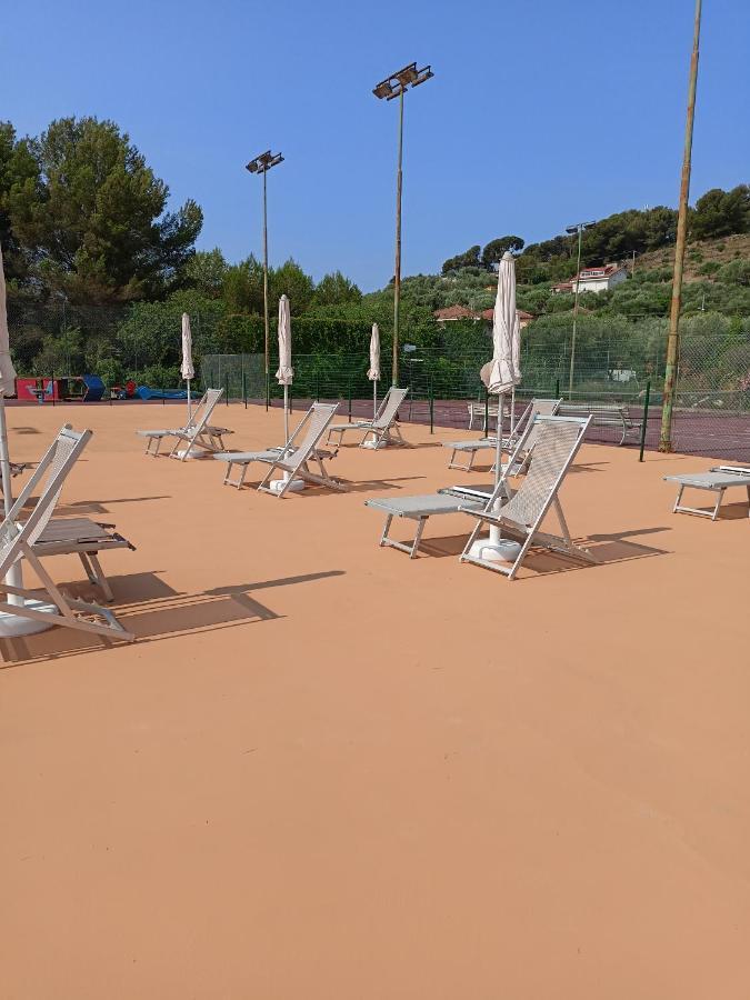 Il Borgo Della Rovere San Bartolomeo Al Mare Exterior photo