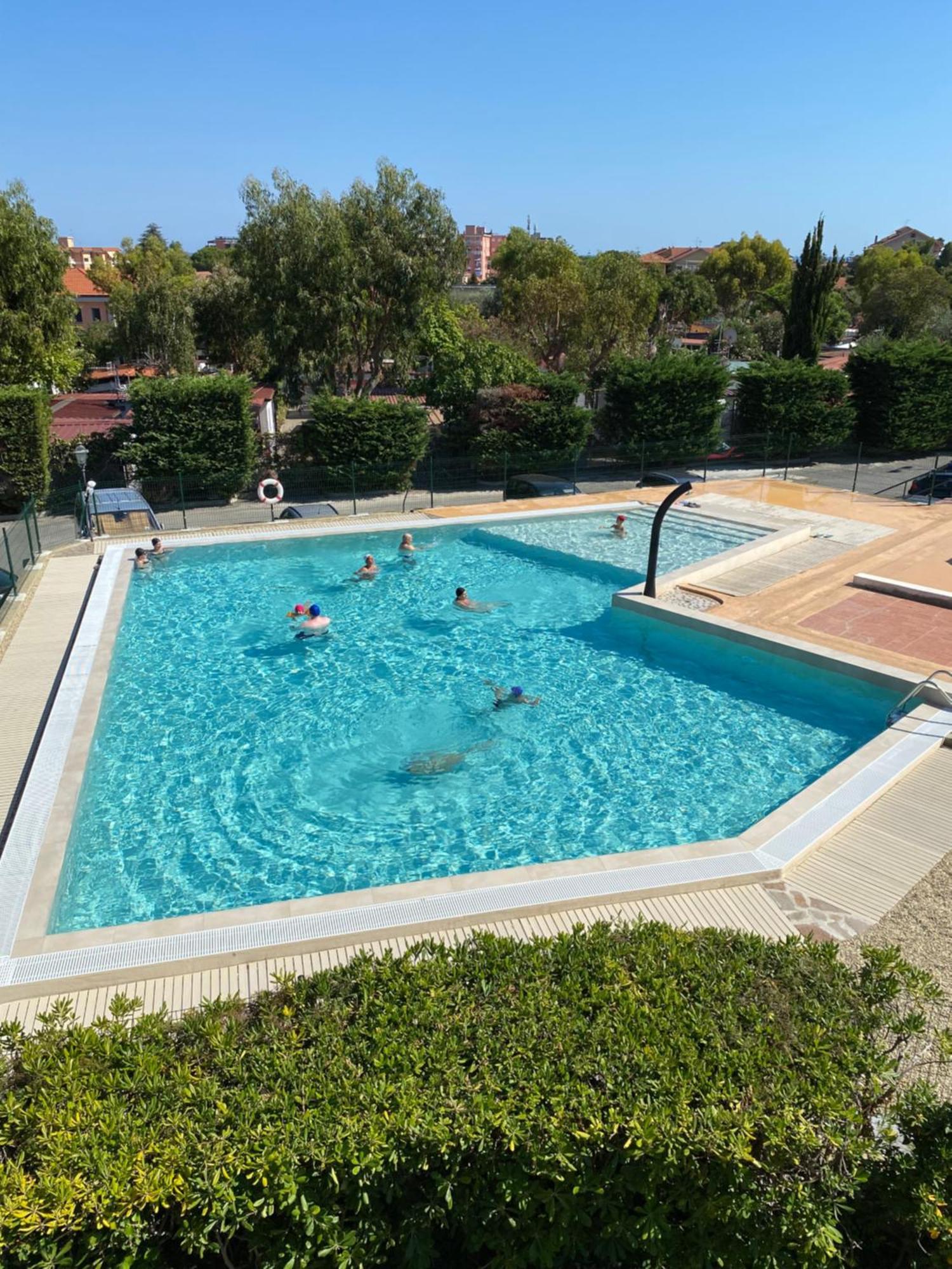 Il Borgo Della Rovere Aparthotel San Bartolomeo Al Mare Exterior photo