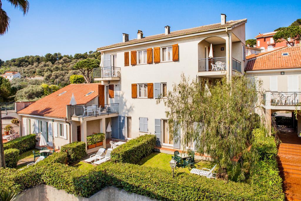 Il Borgo Della Rovere Aparthotel San Bartolomeo Al Mare Exterior photo