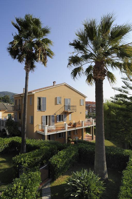 Il Borgo Della Rovere Aparthotel San Bartolomeo Al Mare Exterior photo