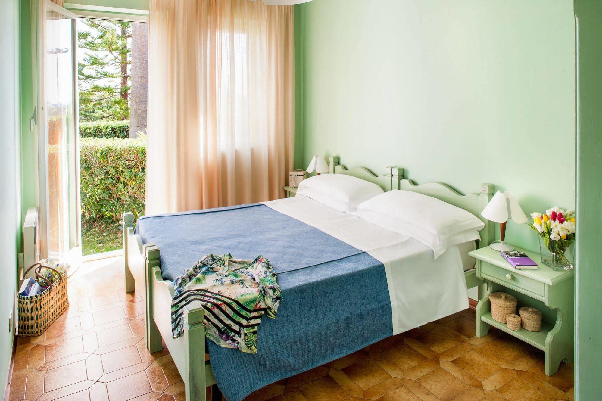 Il Borgo Della Rovere San Bartolomeo Al Mare Exterior photo