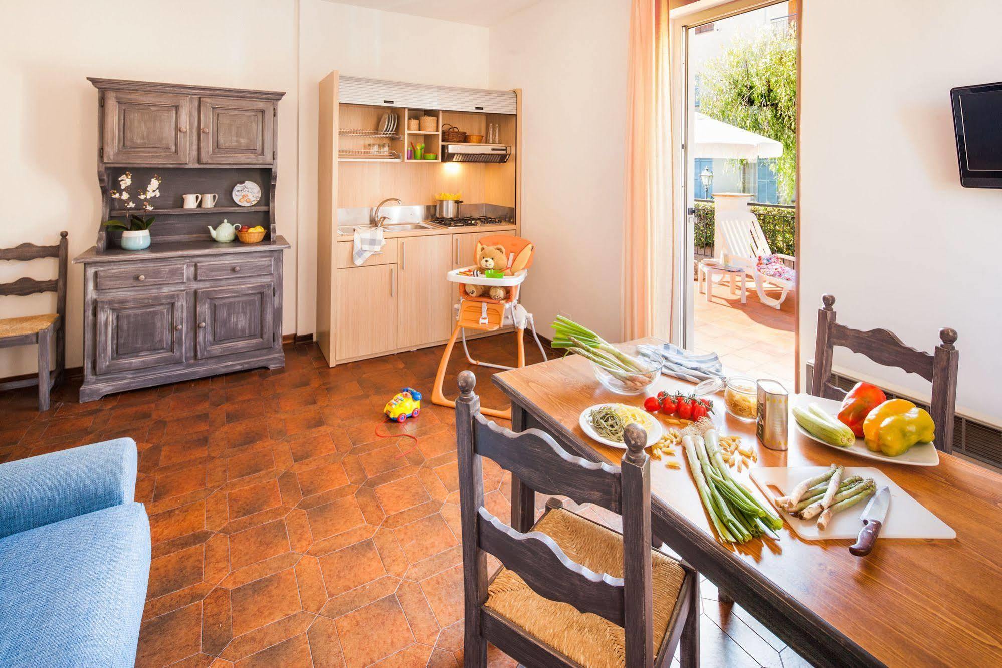 Il Borgo Della Rovere San Bartolomeo Al Mare Exterior photo