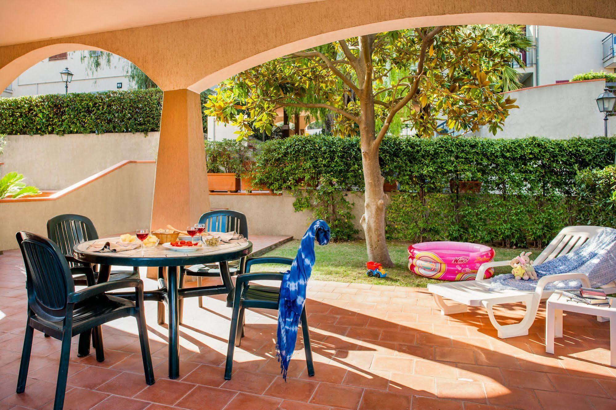 Il Borgo Della Rovere San Bartolomeo Al Mare Exterior photo