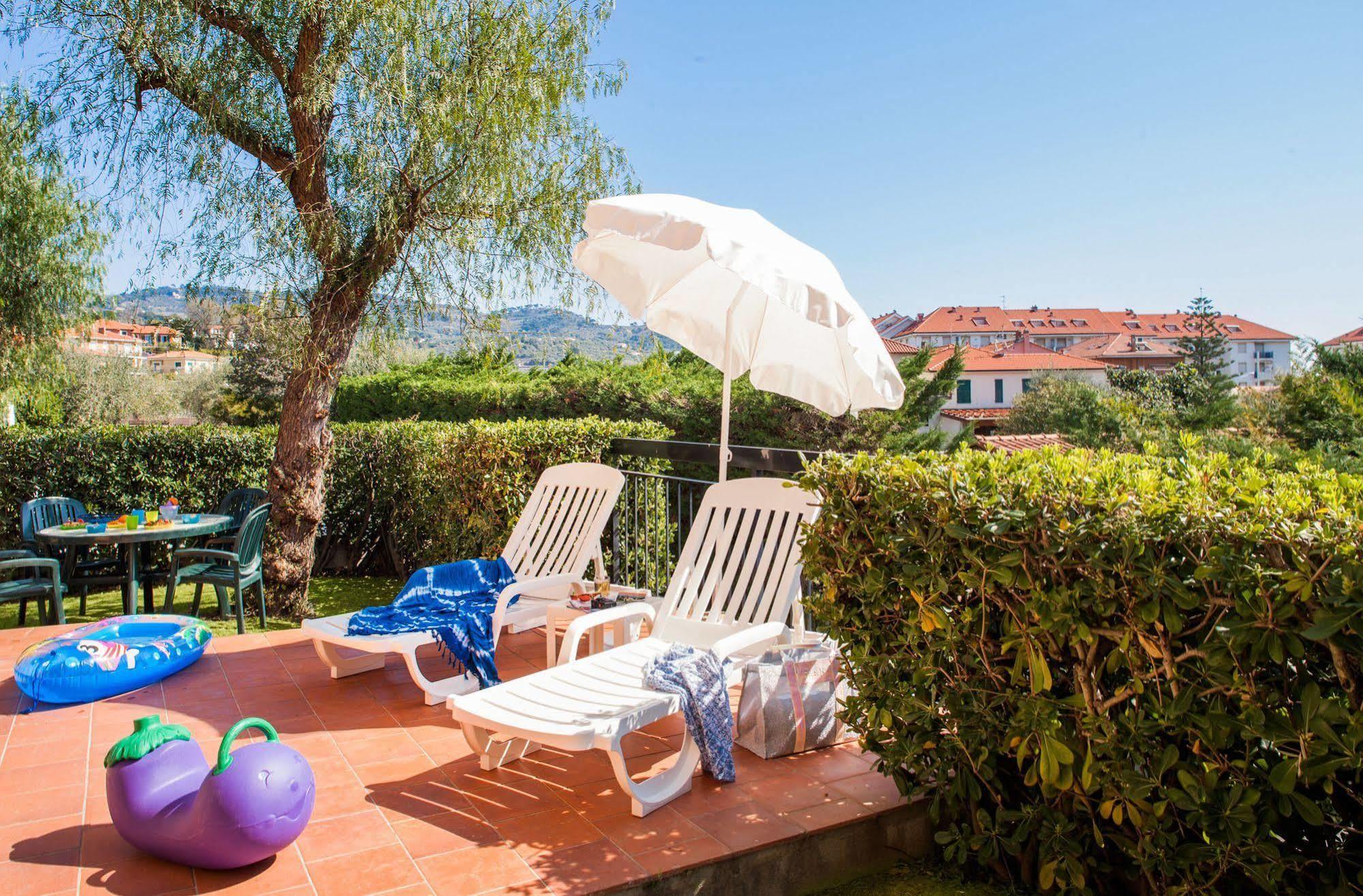 Il Borgo Della Rovere San Bartolomeo Al Mare Exterior photo
